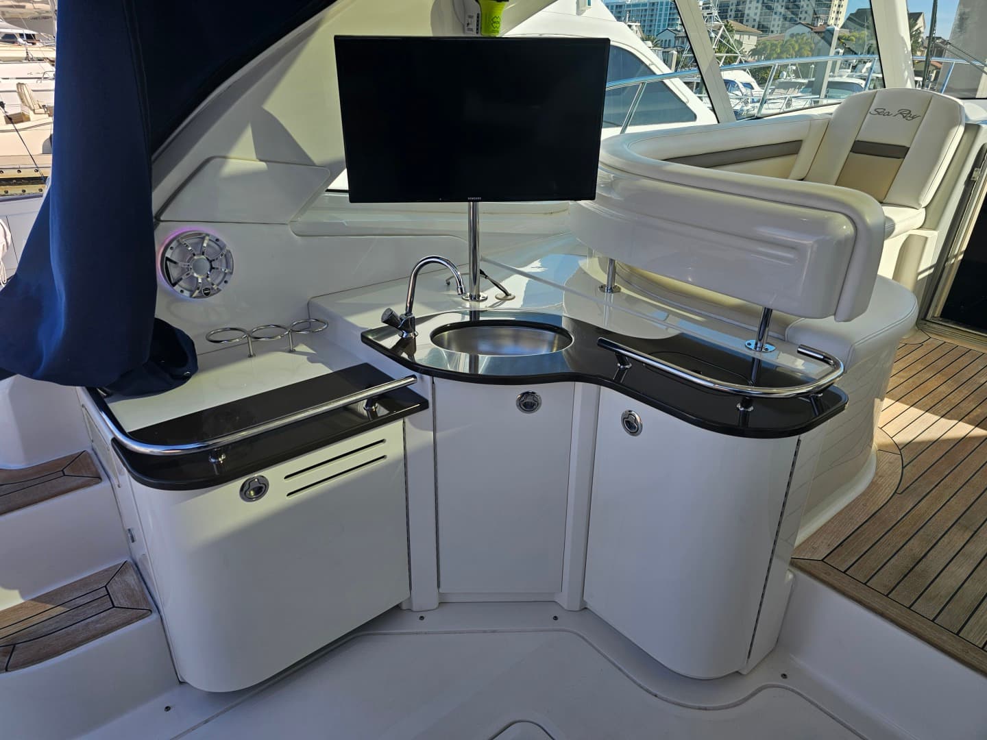 2012 Sea Ray 500 Sundancer — photo 14