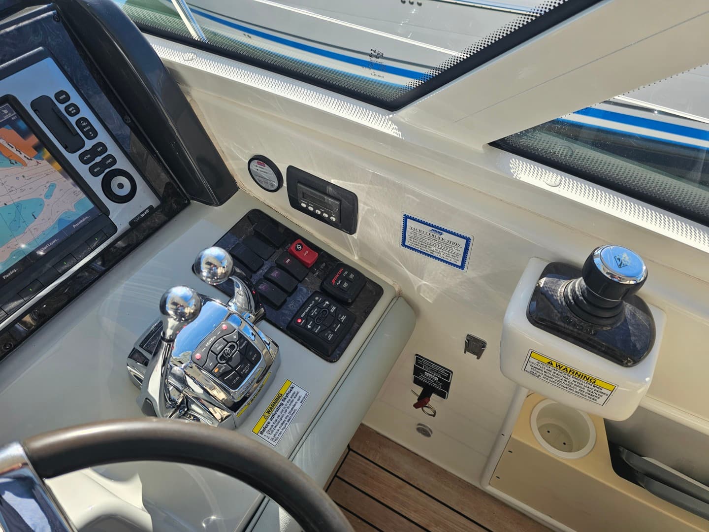 2012 Sea Ray 500 Sundancer — photo 22
