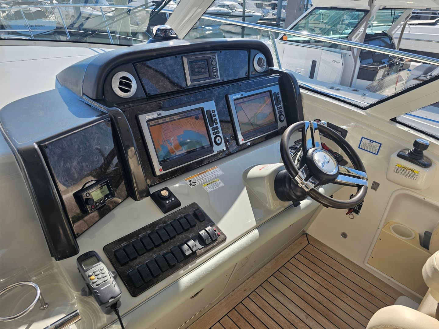 2012 Sea Ray 500 Sundancer — photo 20