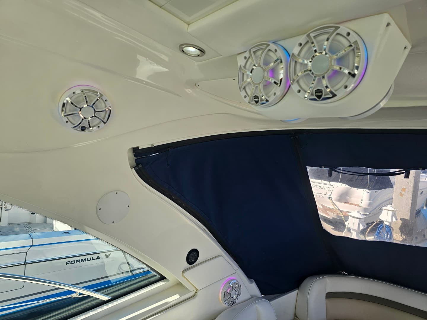 2012 Sea Ray 500 Sundancer — photo 27