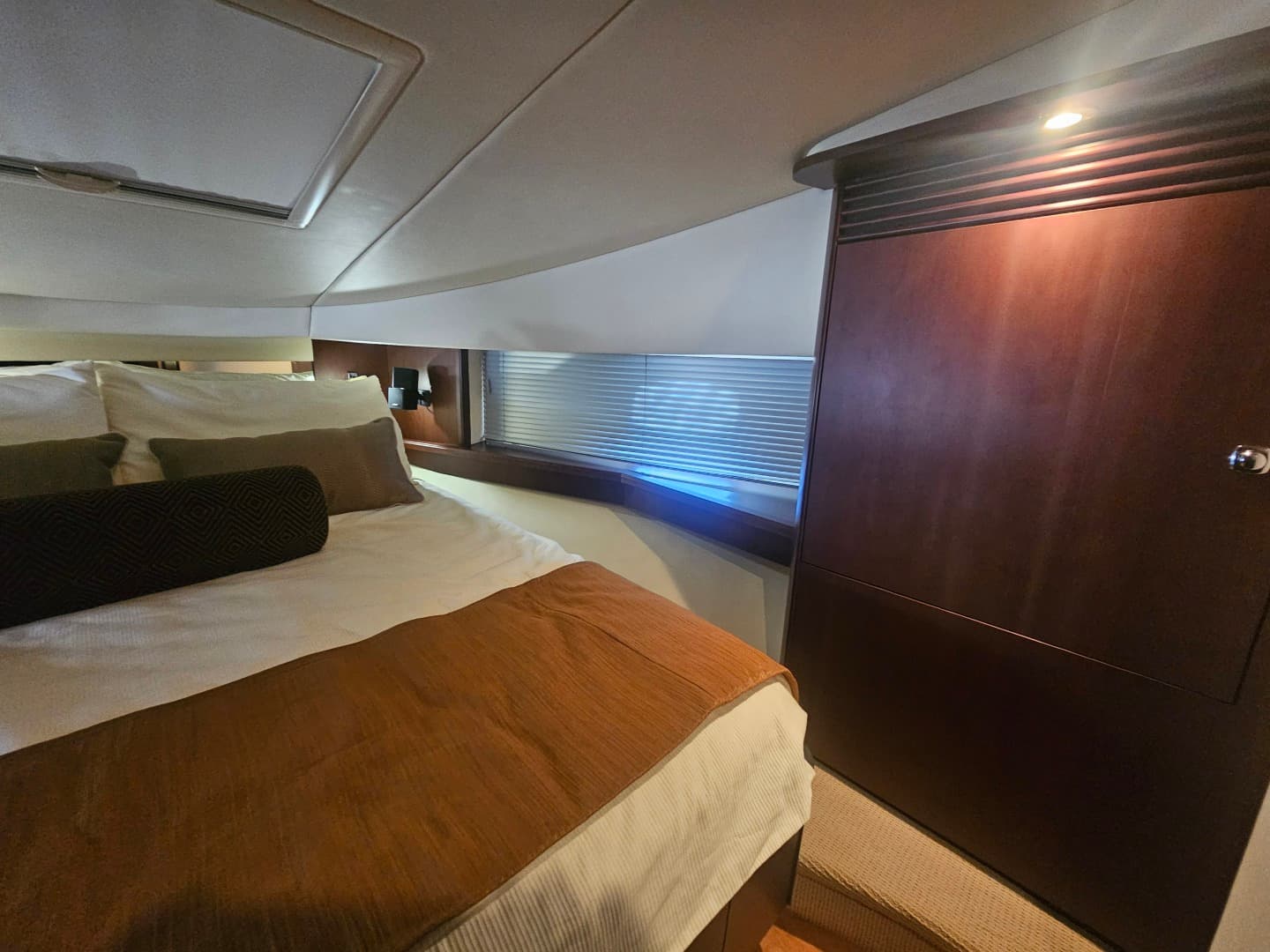 2012 Sea Ray 500 Sundancer — photo 44