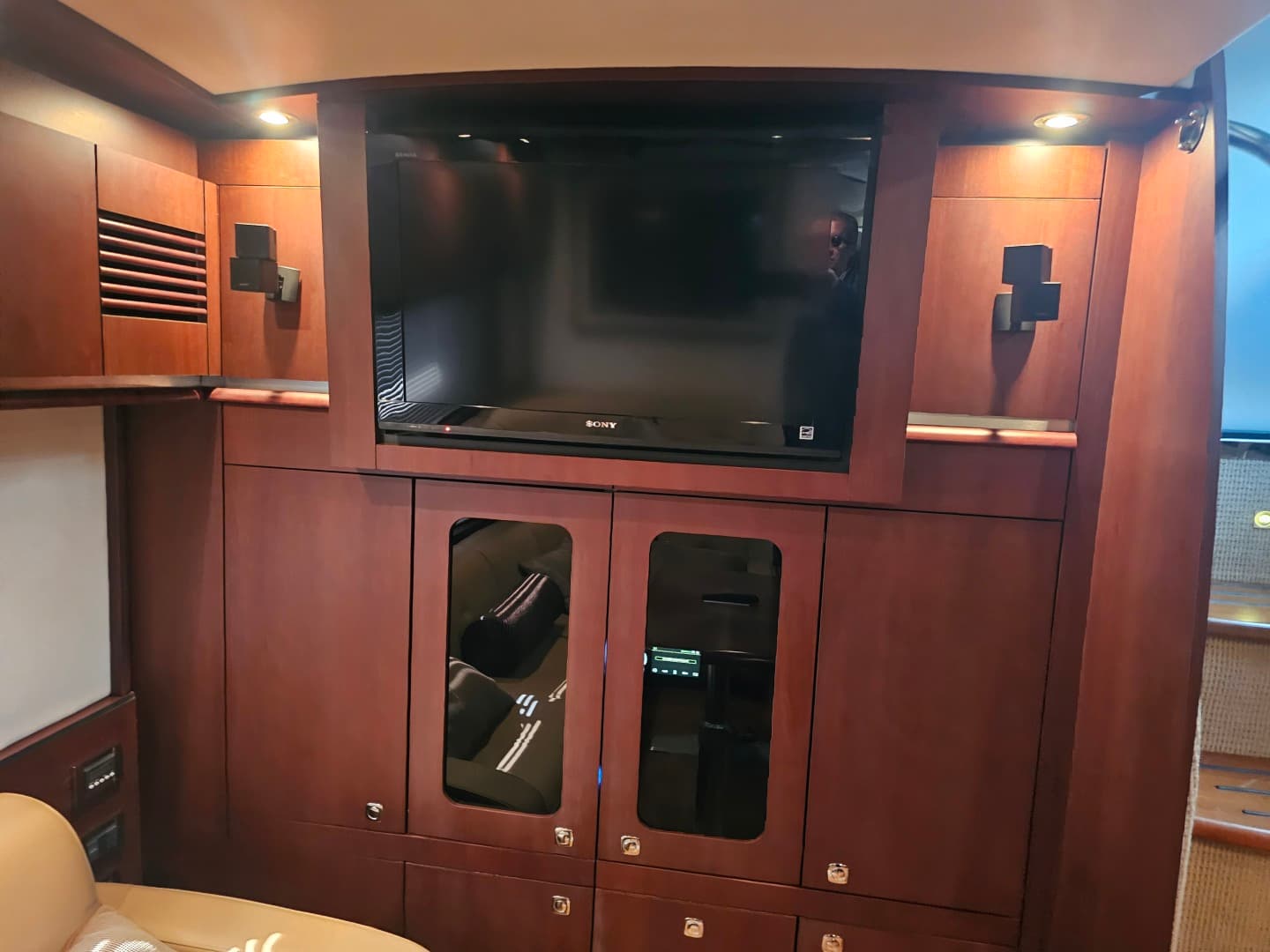 2012 Sea Ray 500 Sundancer — photo 37