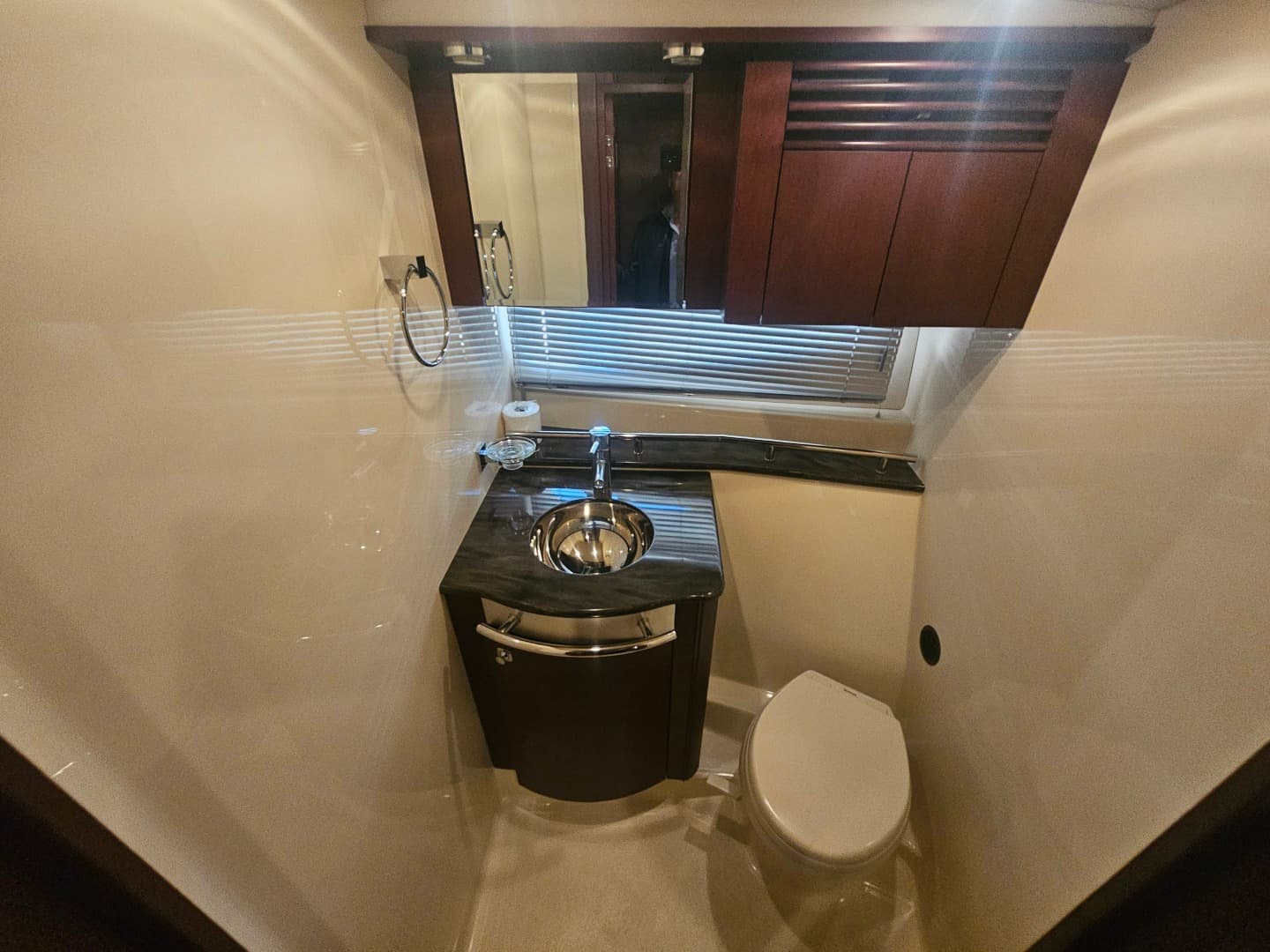 2012 Sea Ray 500 Sundancer — photo 47