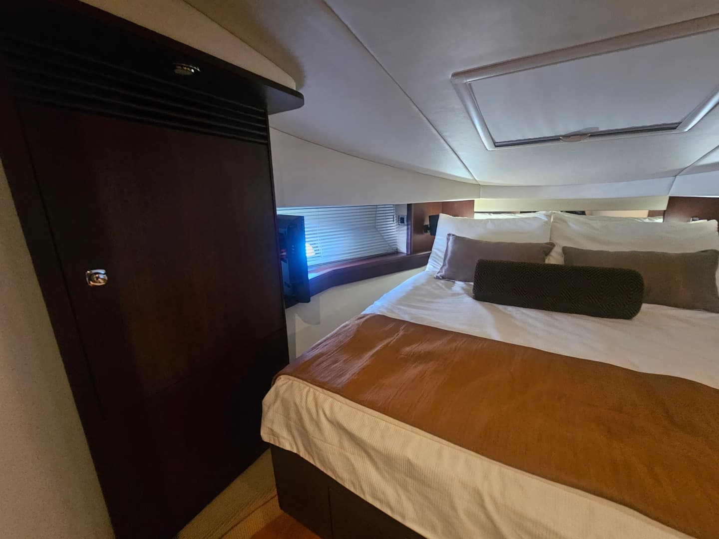 2012 Sea Ray 500 Sundancer — photo 43