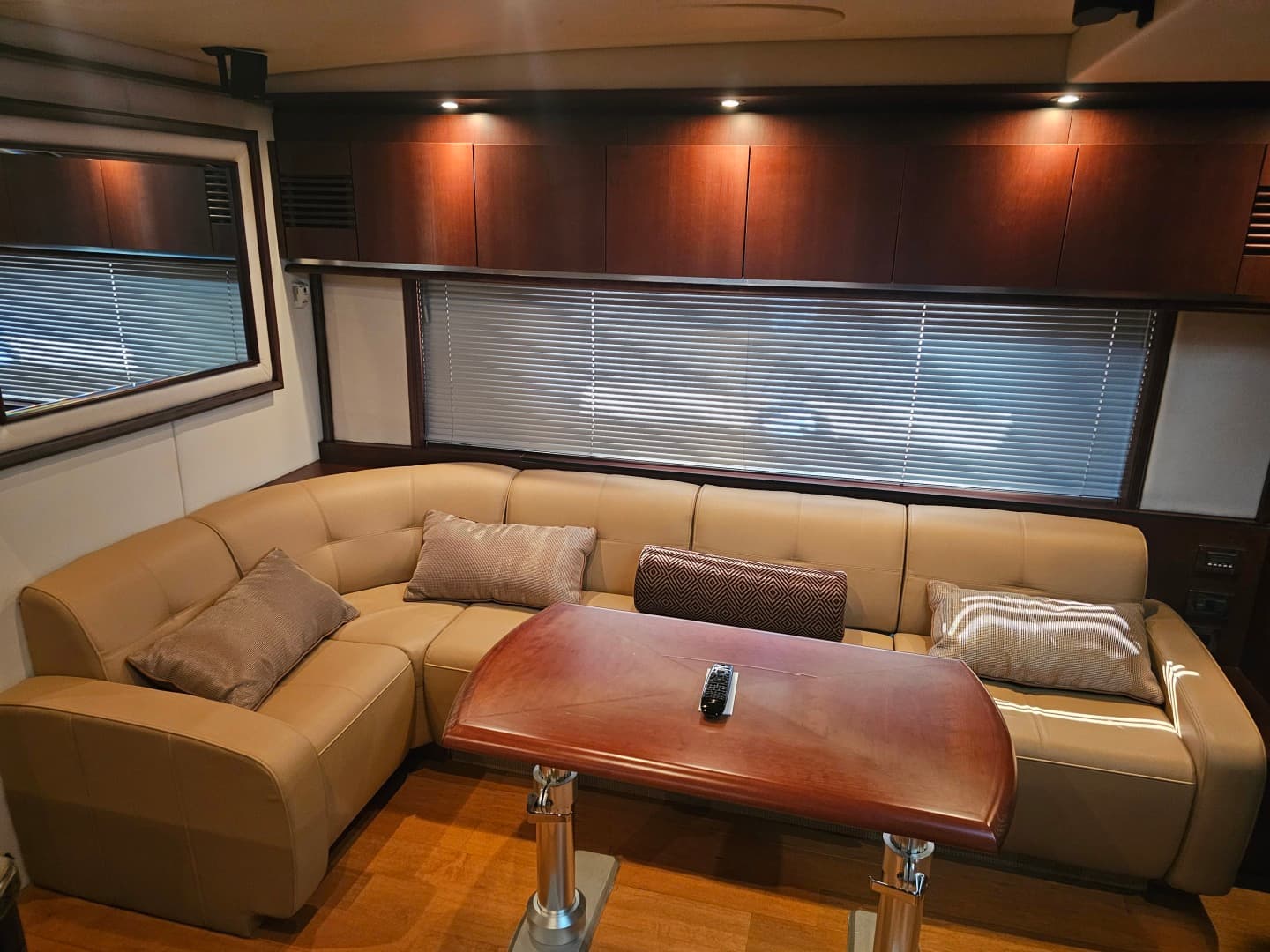 2012 Sea Ray 500 Sundancer — photo 35