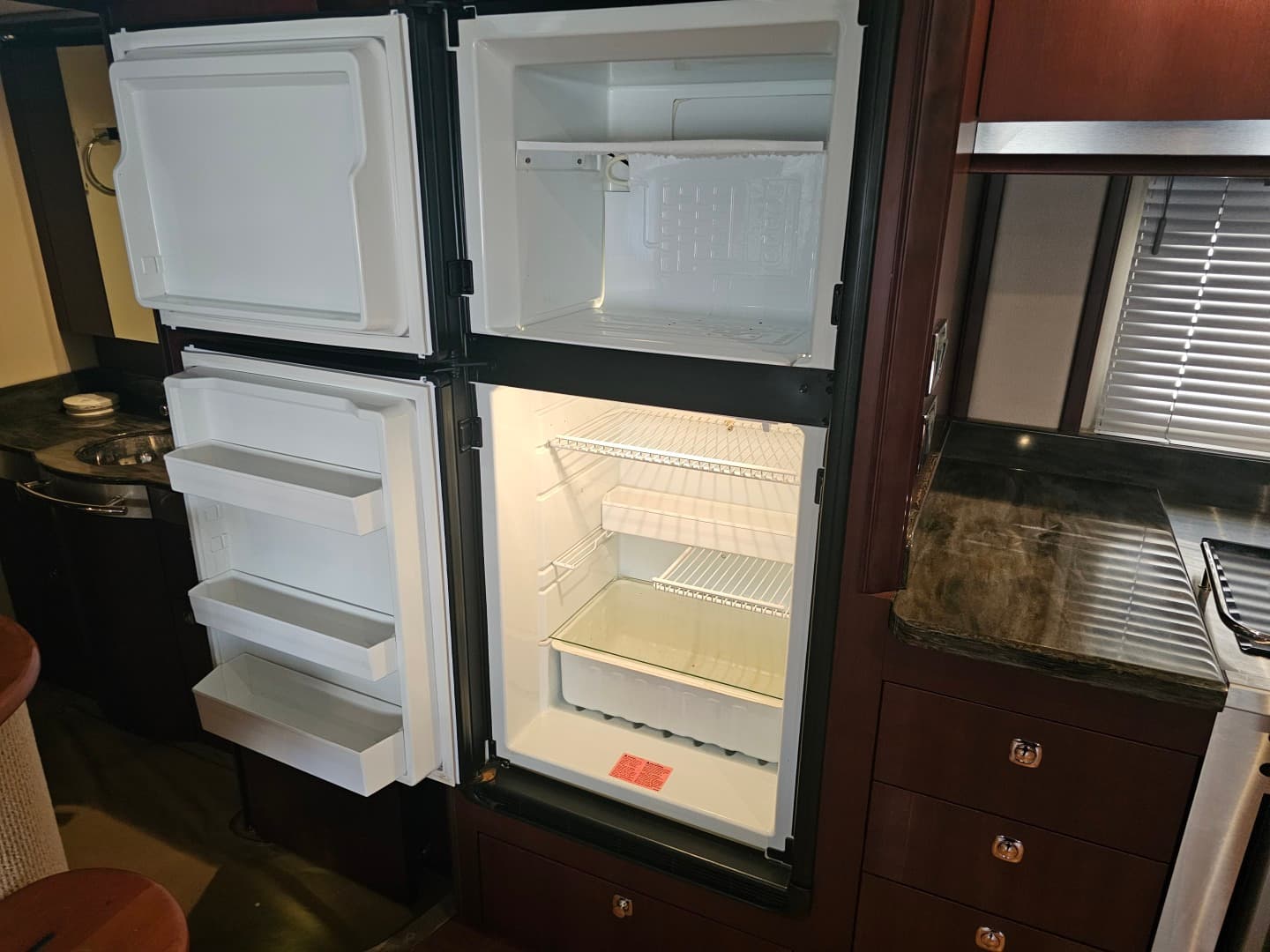 2012 Sea Ray 500 Sundancer — photo 34