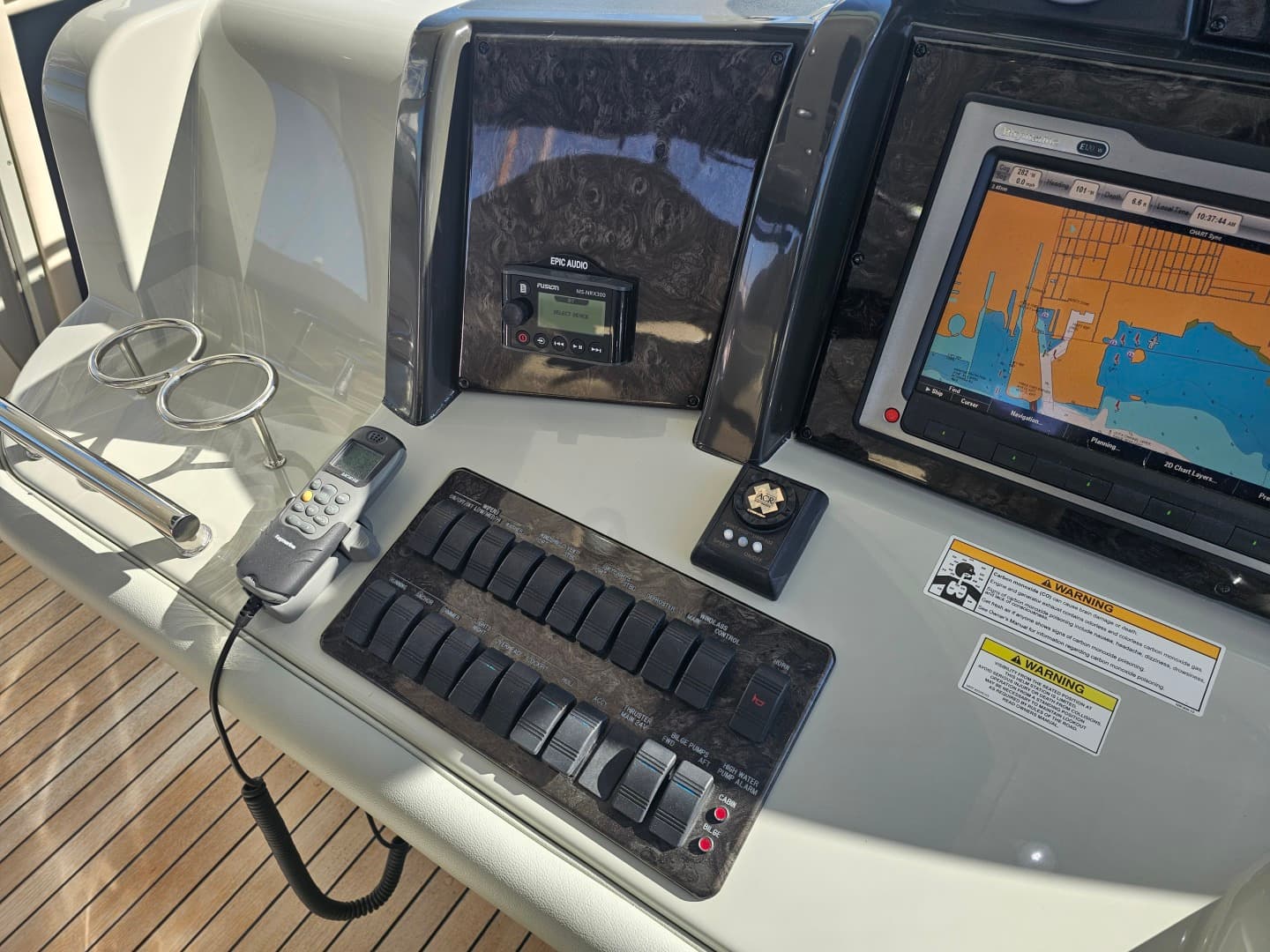 2012 Sea Ray 500 Sundancer — photo 23