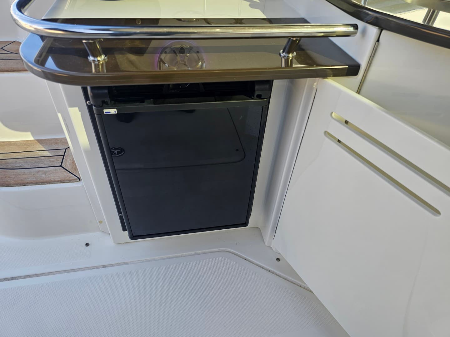 2012 Sea Ray 500 Sundancer — photo 15