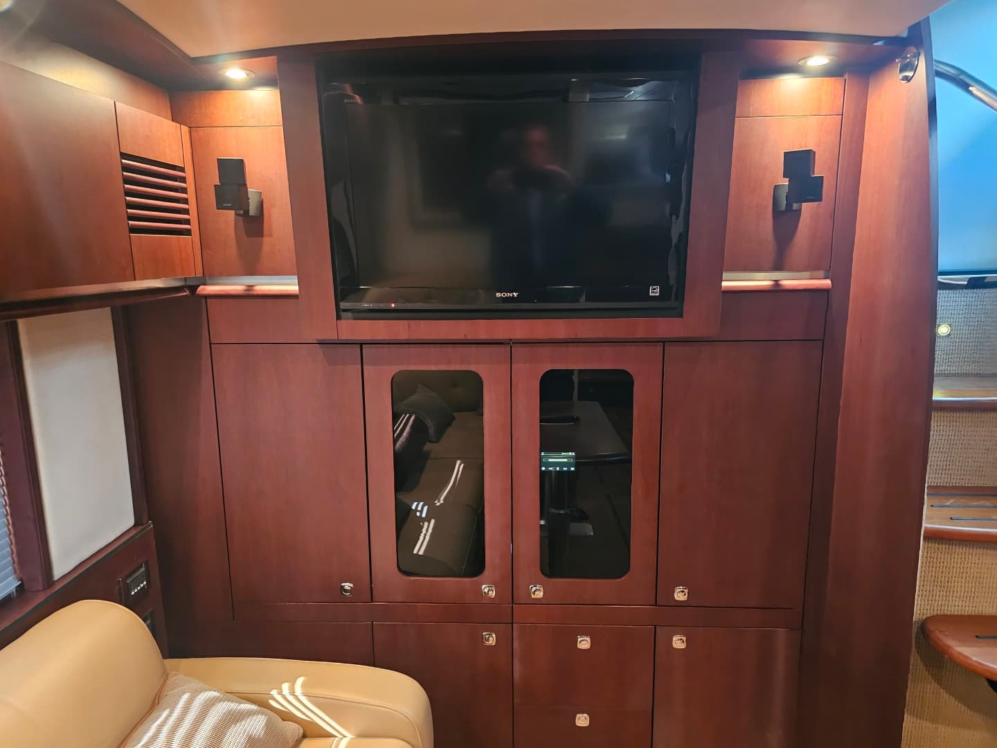 2012 Sea Ray 500 Sundancer — photo 38