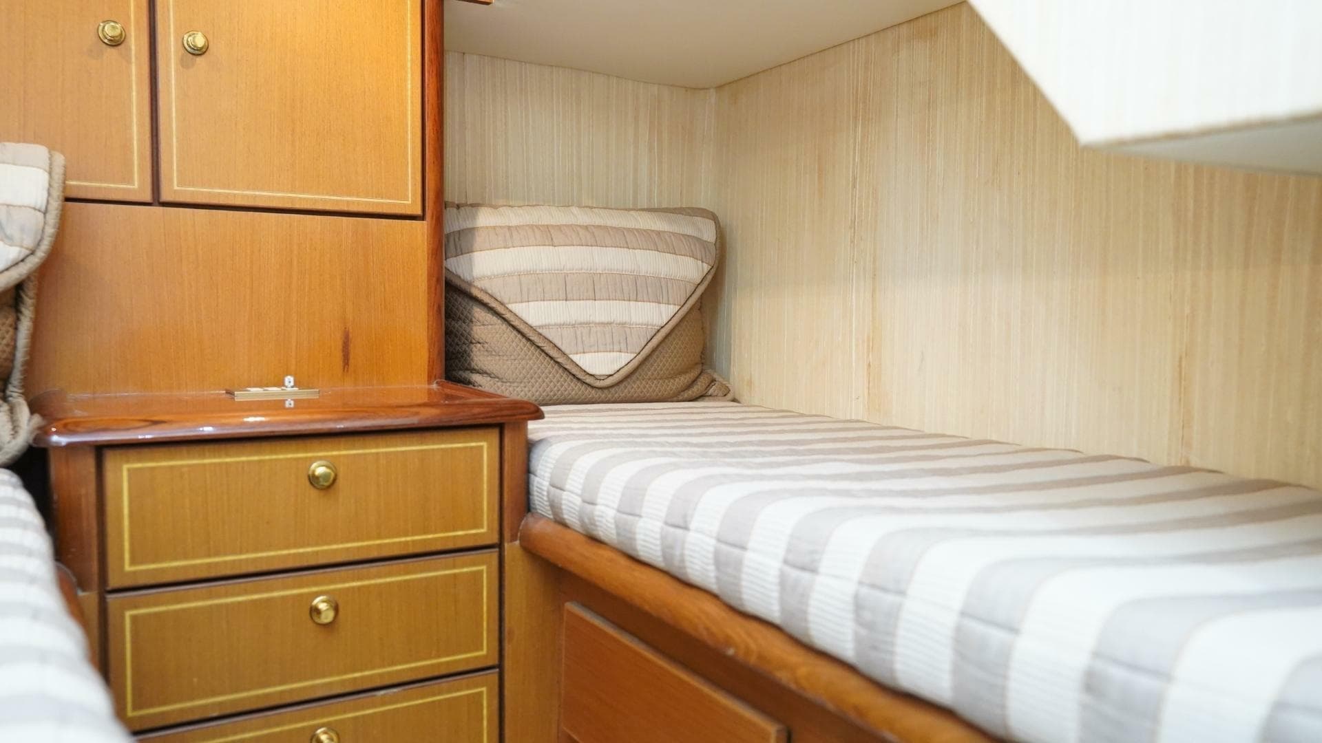 2005 Ocean Yachts — photo 70