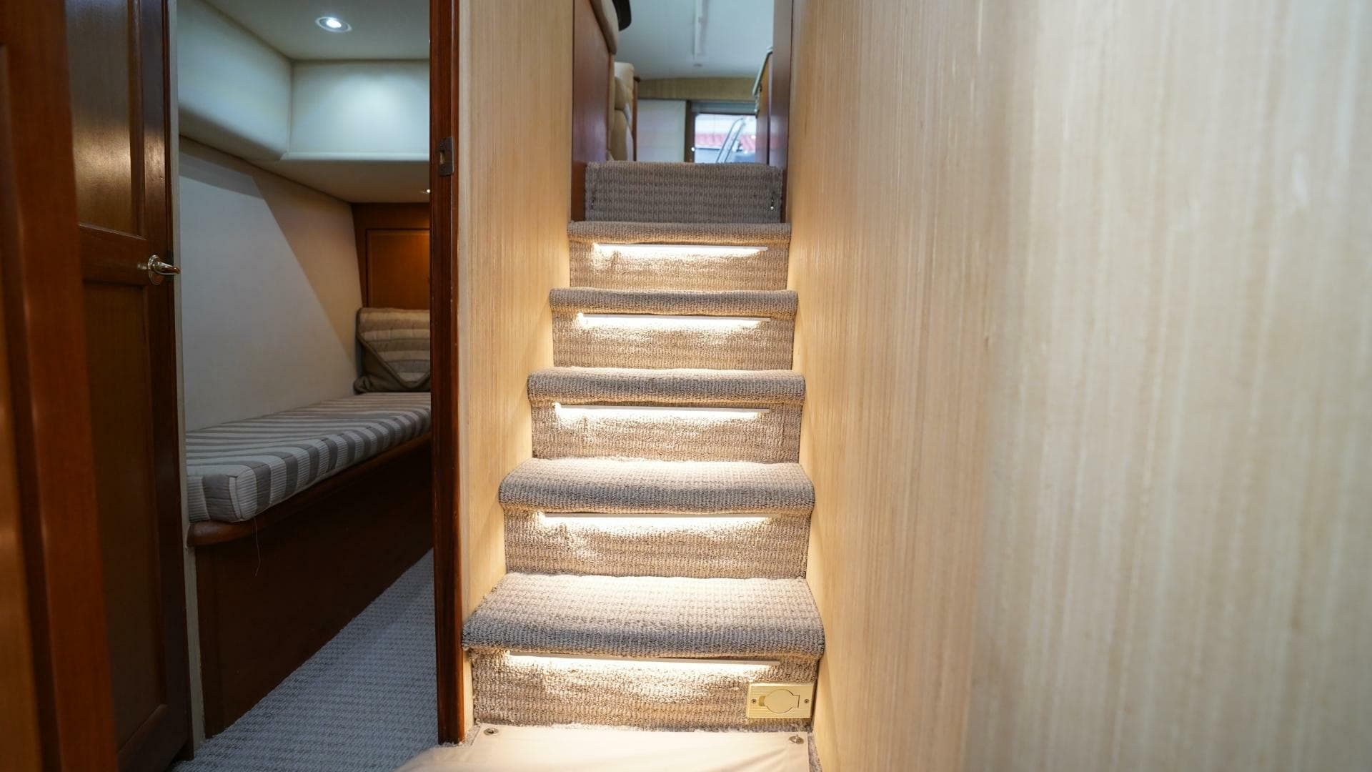 2005 Ocean Yachts — photo 69