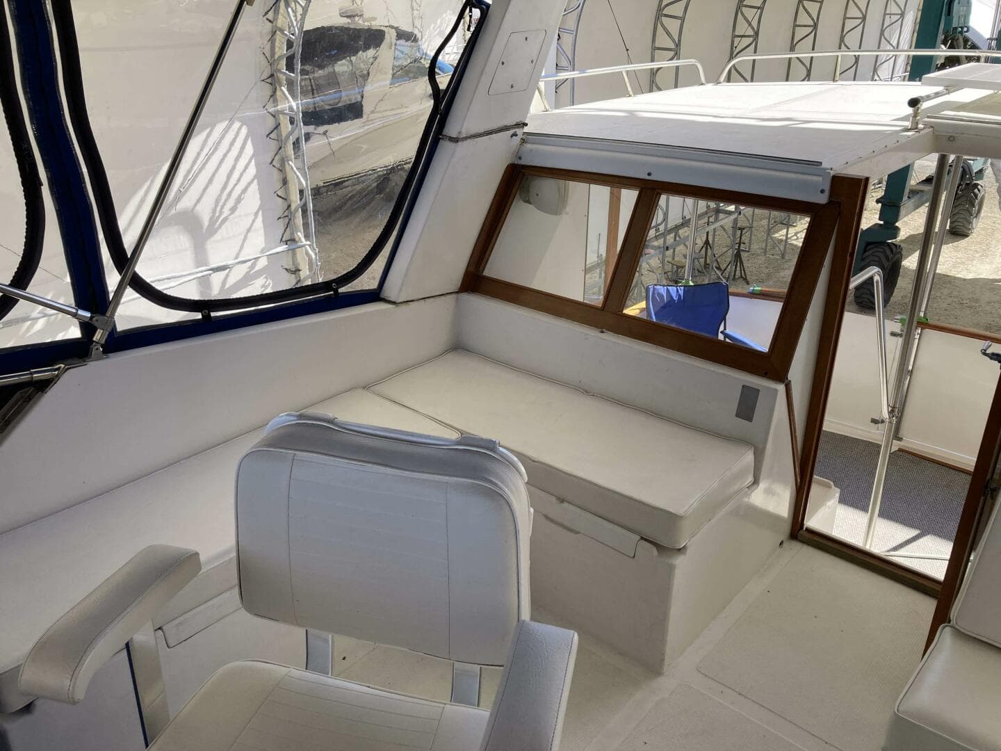 1986 Heritage East Sundeck 36 — photo 18