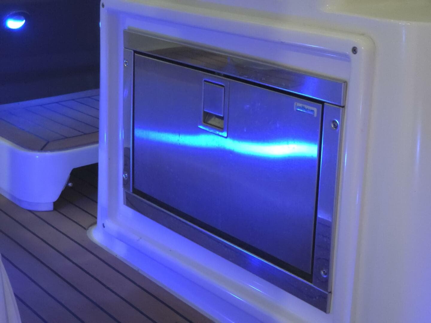 2008 Cruisers Yachts — photo 35