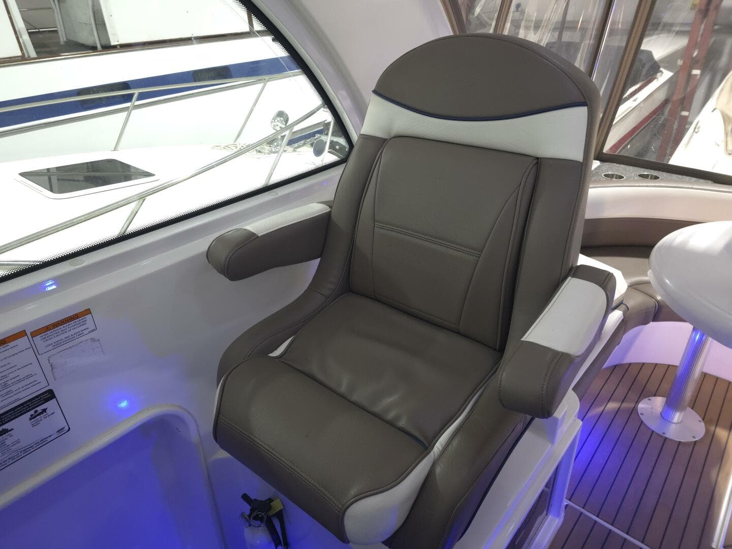 2008 Cruisers Yachts — photo 41