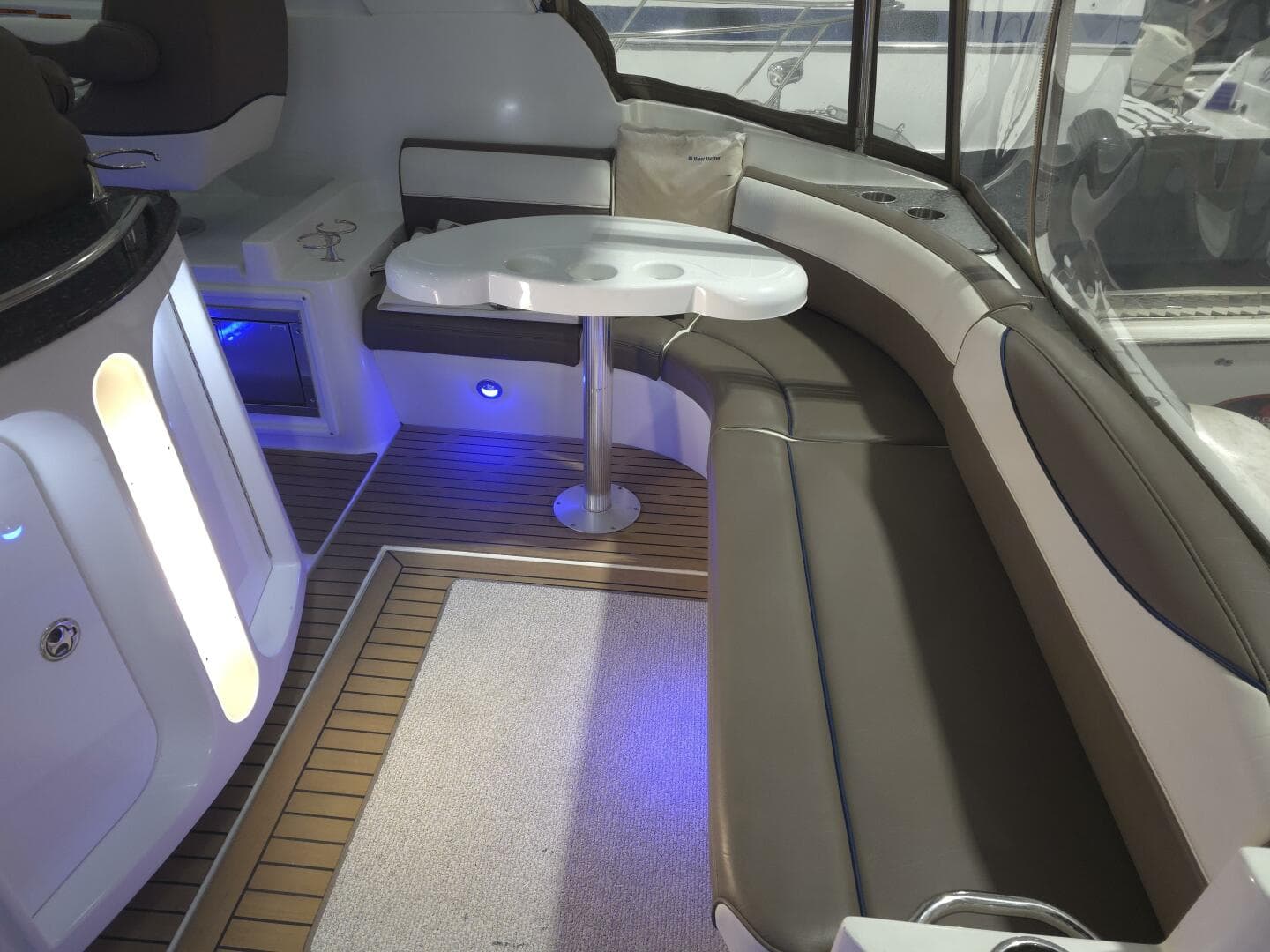 2008 Cruisers Yachts — photo 33