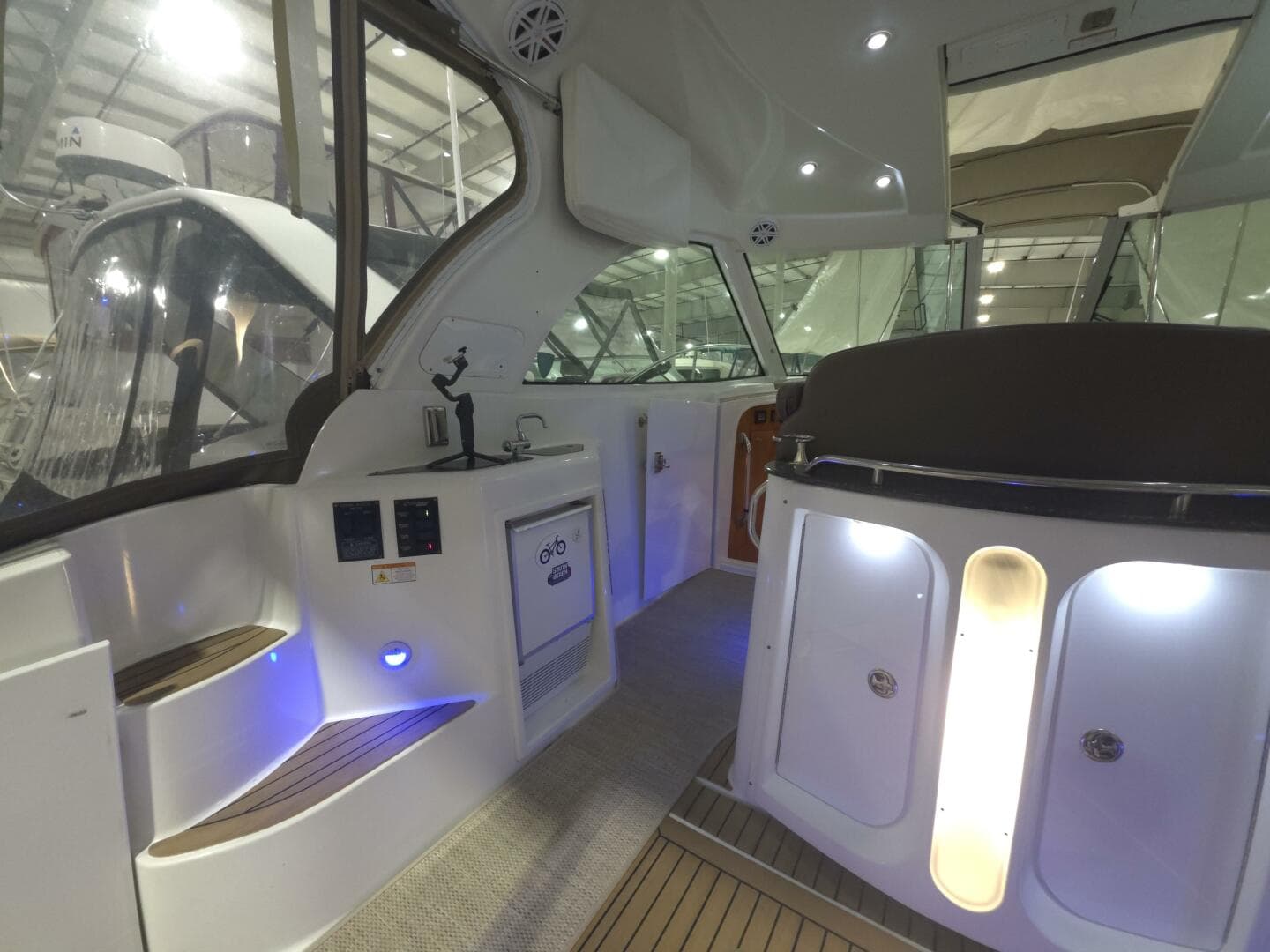 2008 Cruisers Yachts — photo 36