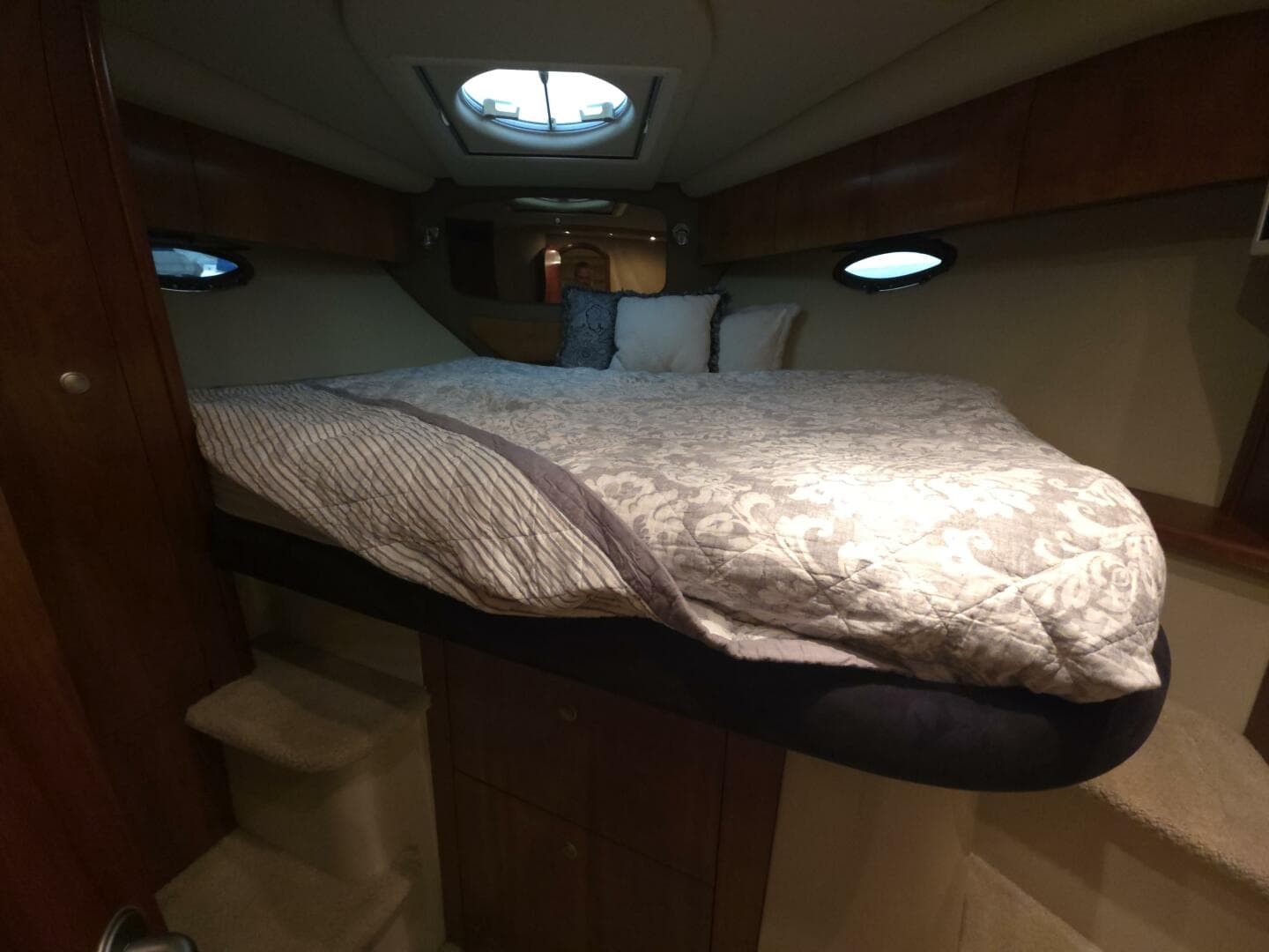 2008 Cruisers Yachts — photo 14