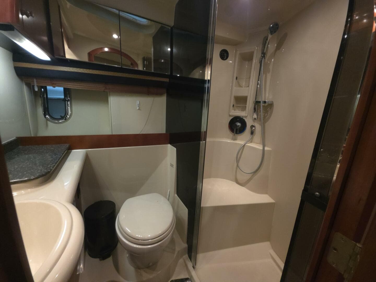 2008 Cruisers Yachts — photo 18