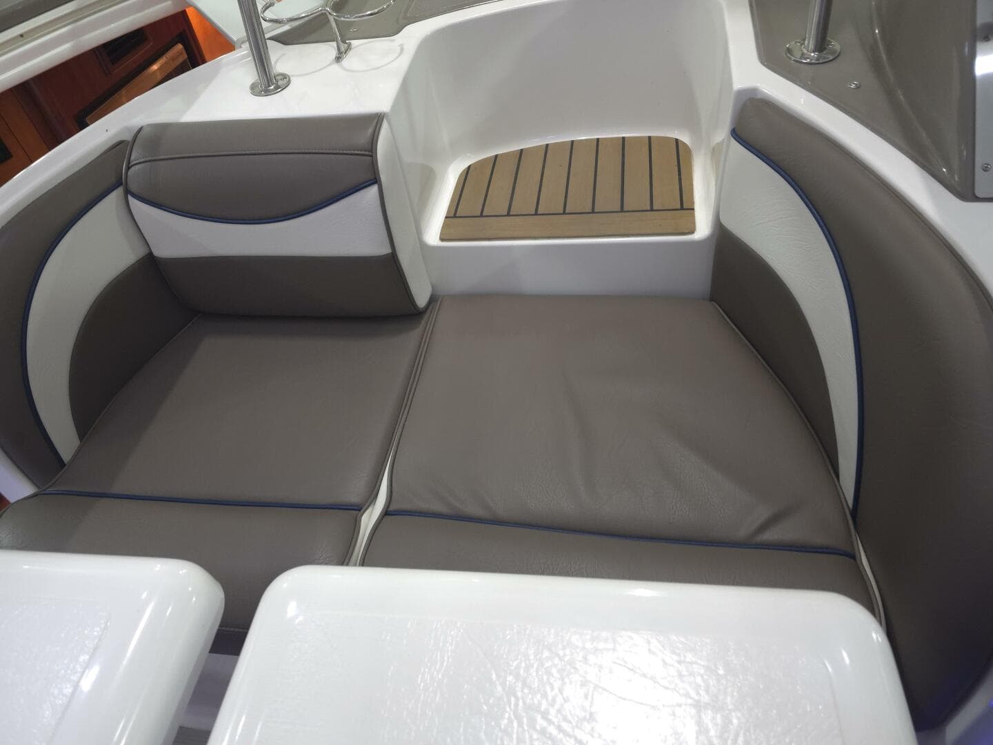 2008 Cruisers Yachts — photo 43