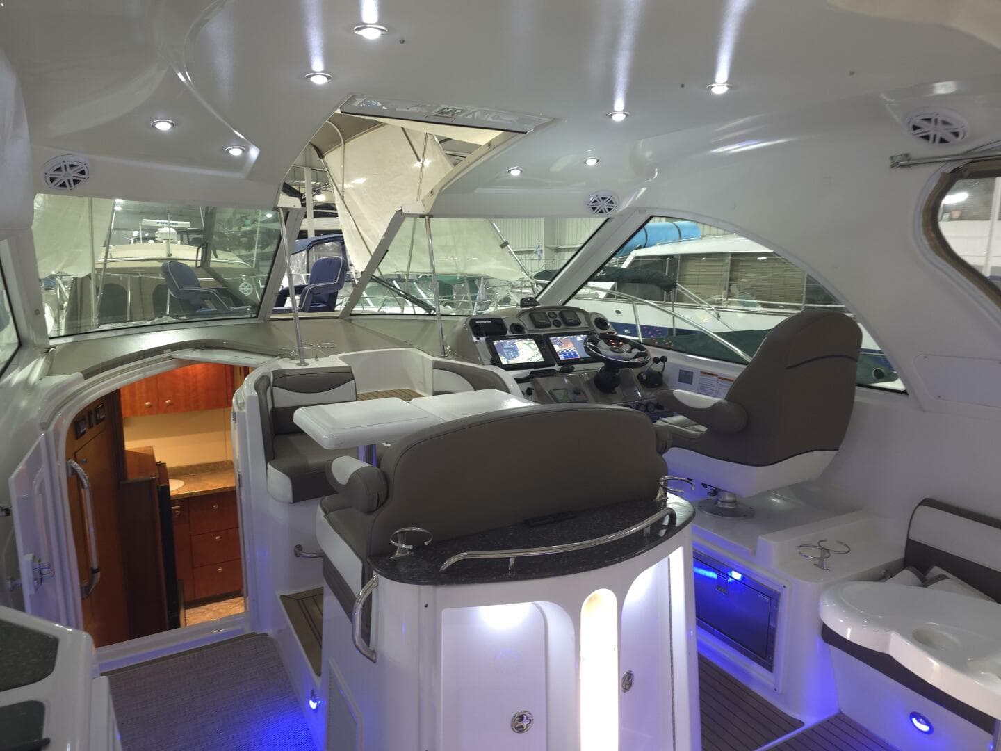 2008 Cruisers Yachts — photo 31