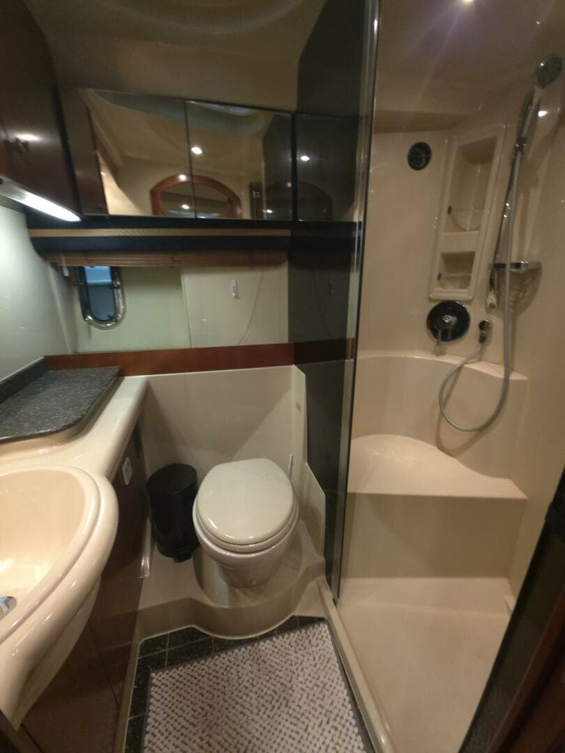 2008 Cruisers Yachts — photo 20