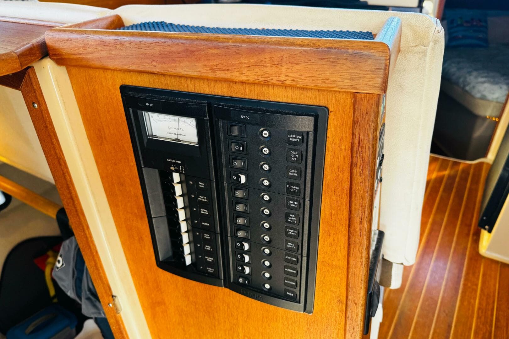 2013 Ranger Tugs R-31 — photo 23