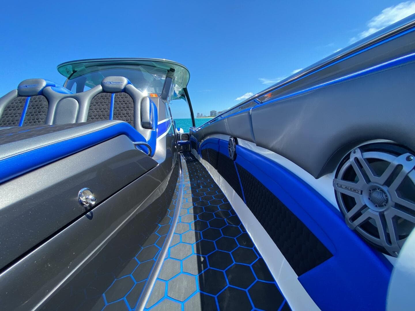 2016 Mti V42 — photo 17