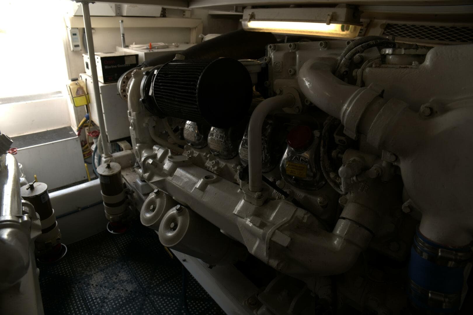 2002 Viking 43 Open — photo 43