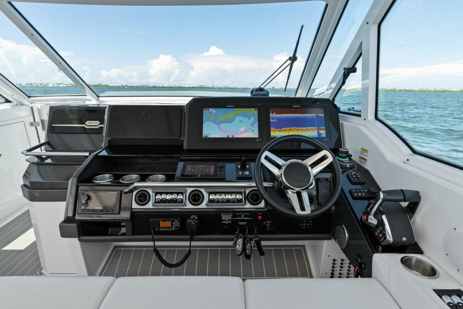 2023 Formula 380 Super Sport Crossover — photo 9