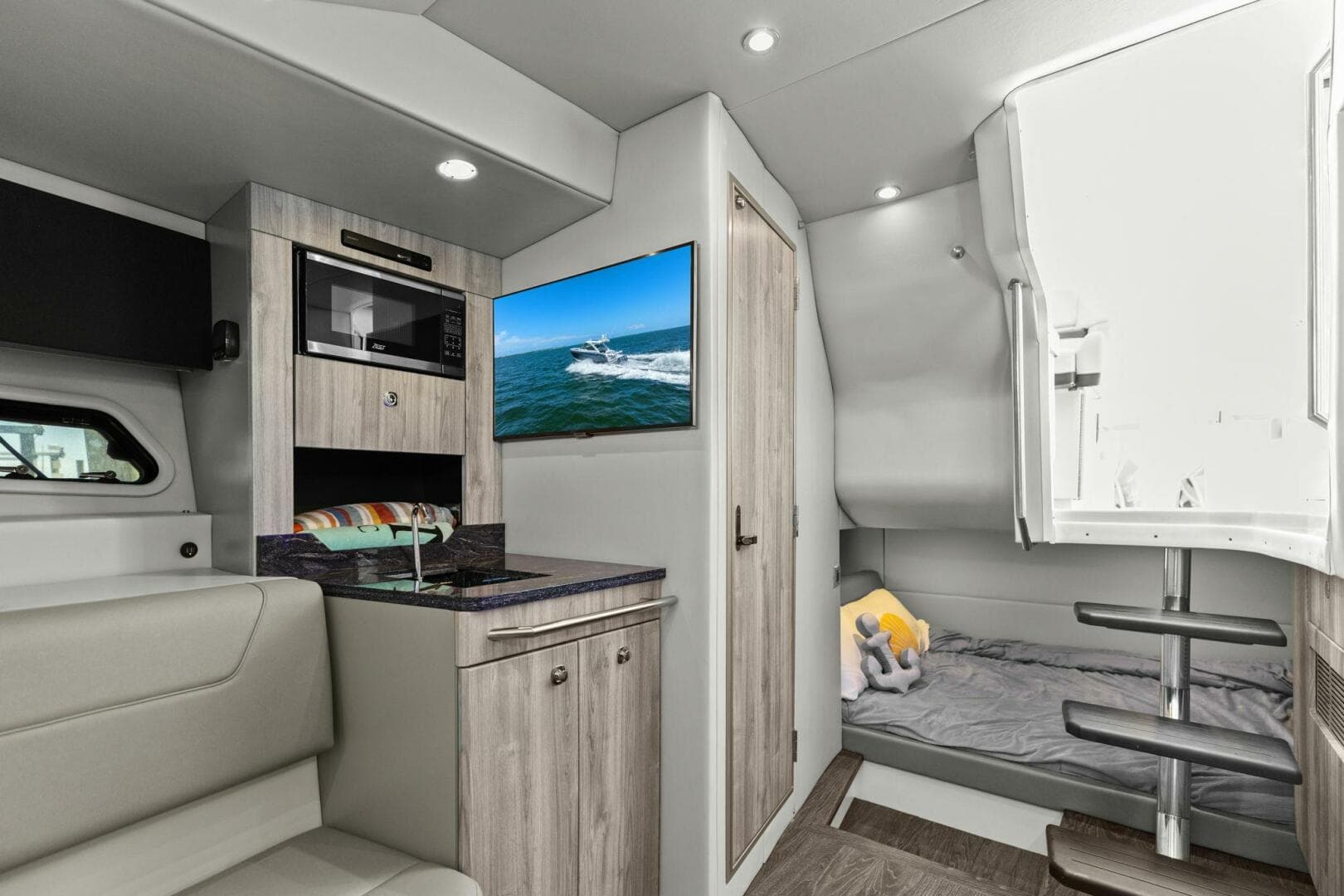 2023 Formula 380 Super Sport Crossover — photo 26