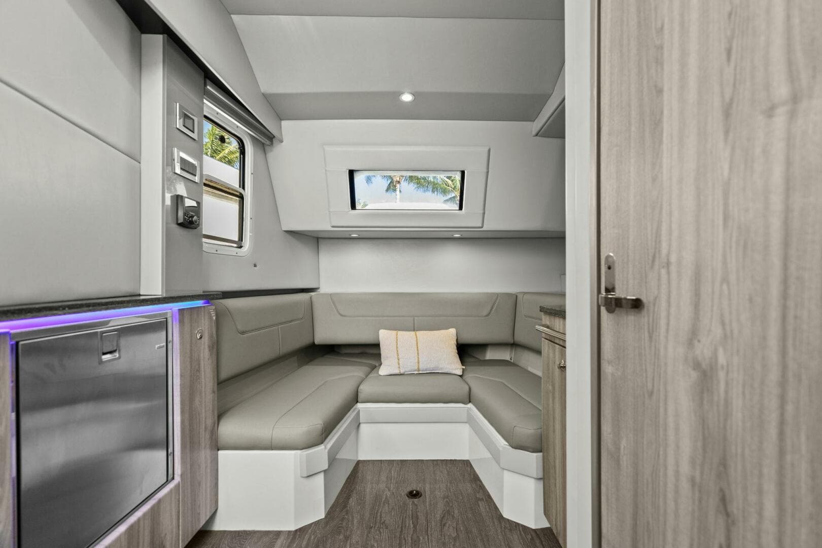 2023 Formula 380 Super Sport Crossover — photo 24