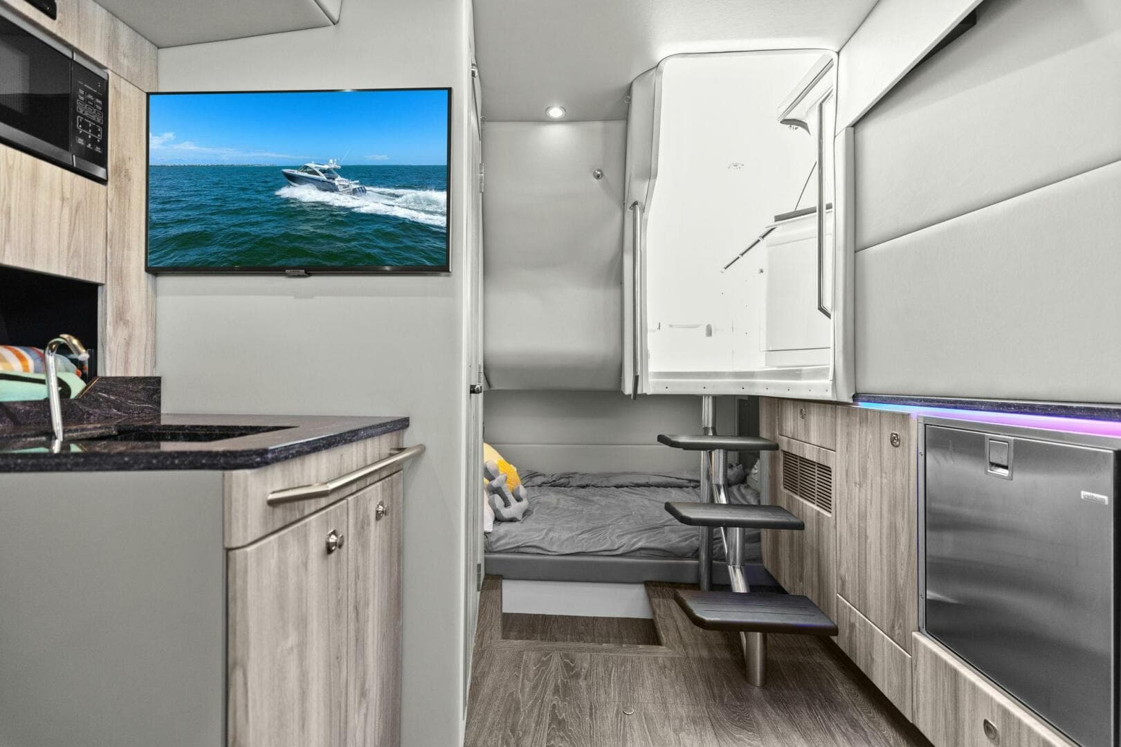 2023 Formula 380 Super Sport Crossover — photo 25