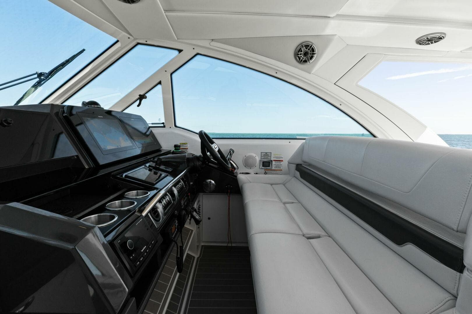 2023 Formula 380 Super Sport Crossover — photo 10