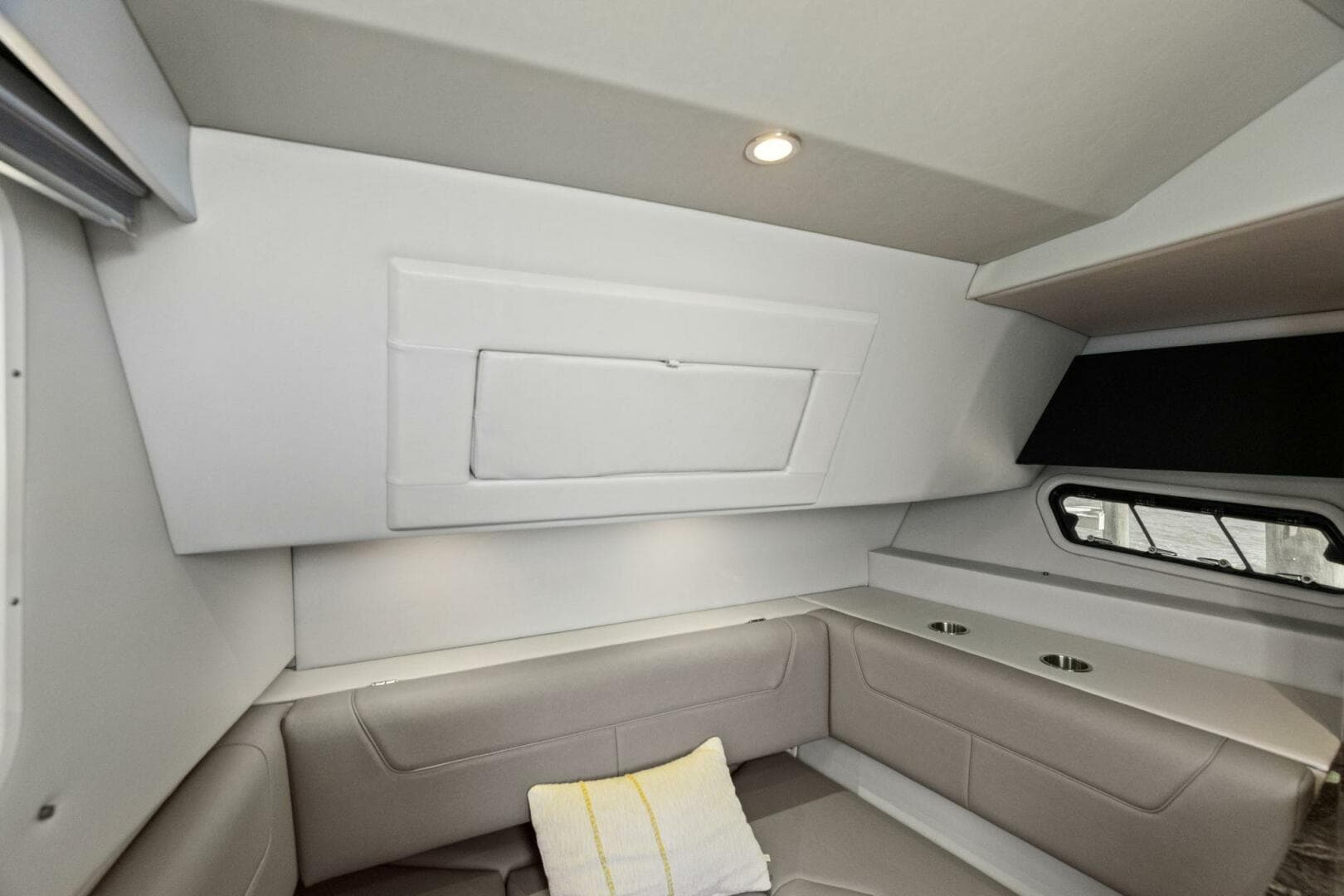 2023 Formula 380 Super Sport Crossover — photo 33