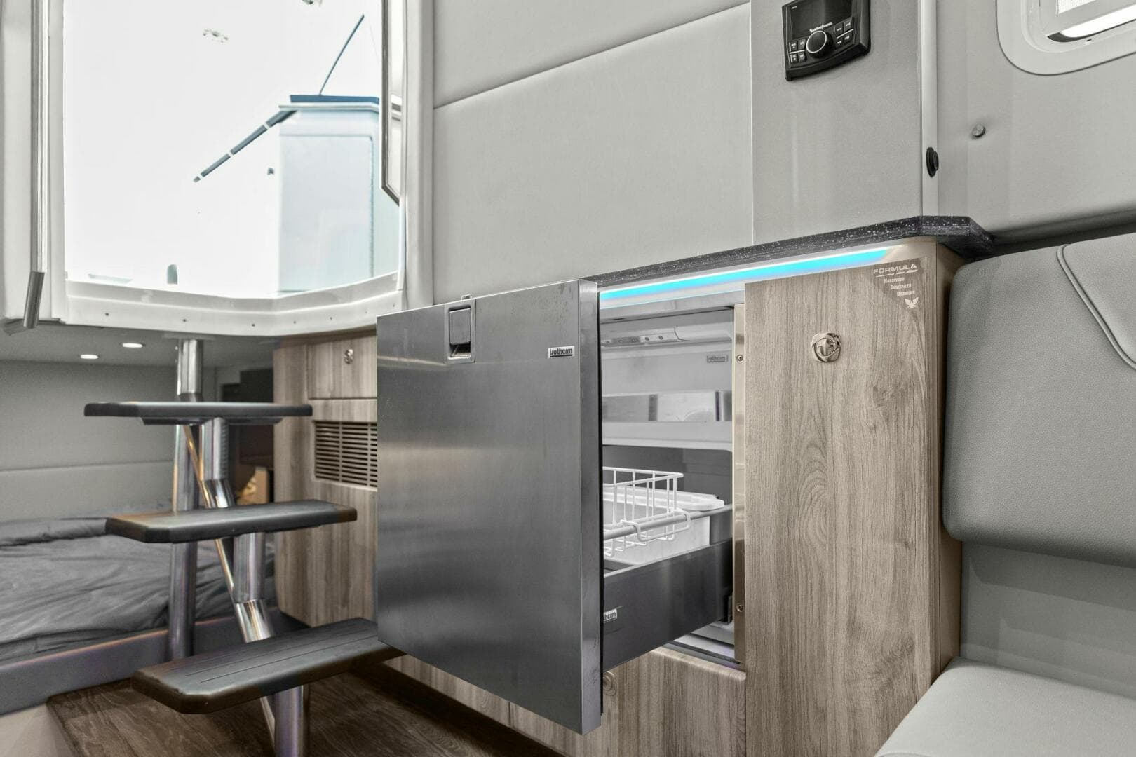 2023 Formula 380 Super Sport Crossover — photo 28