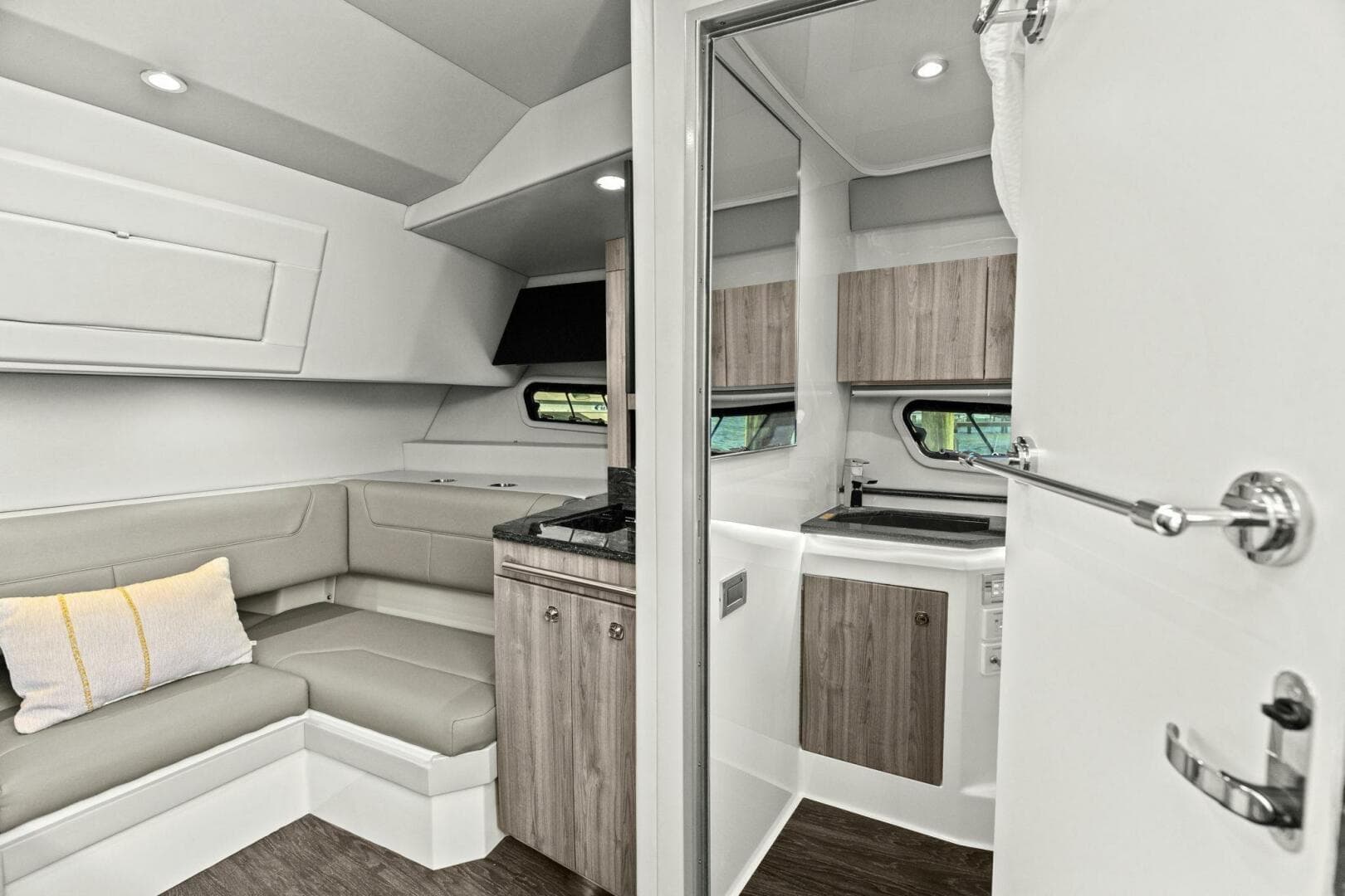 2023 Formula 380 Super Sport Crossover — photo 30