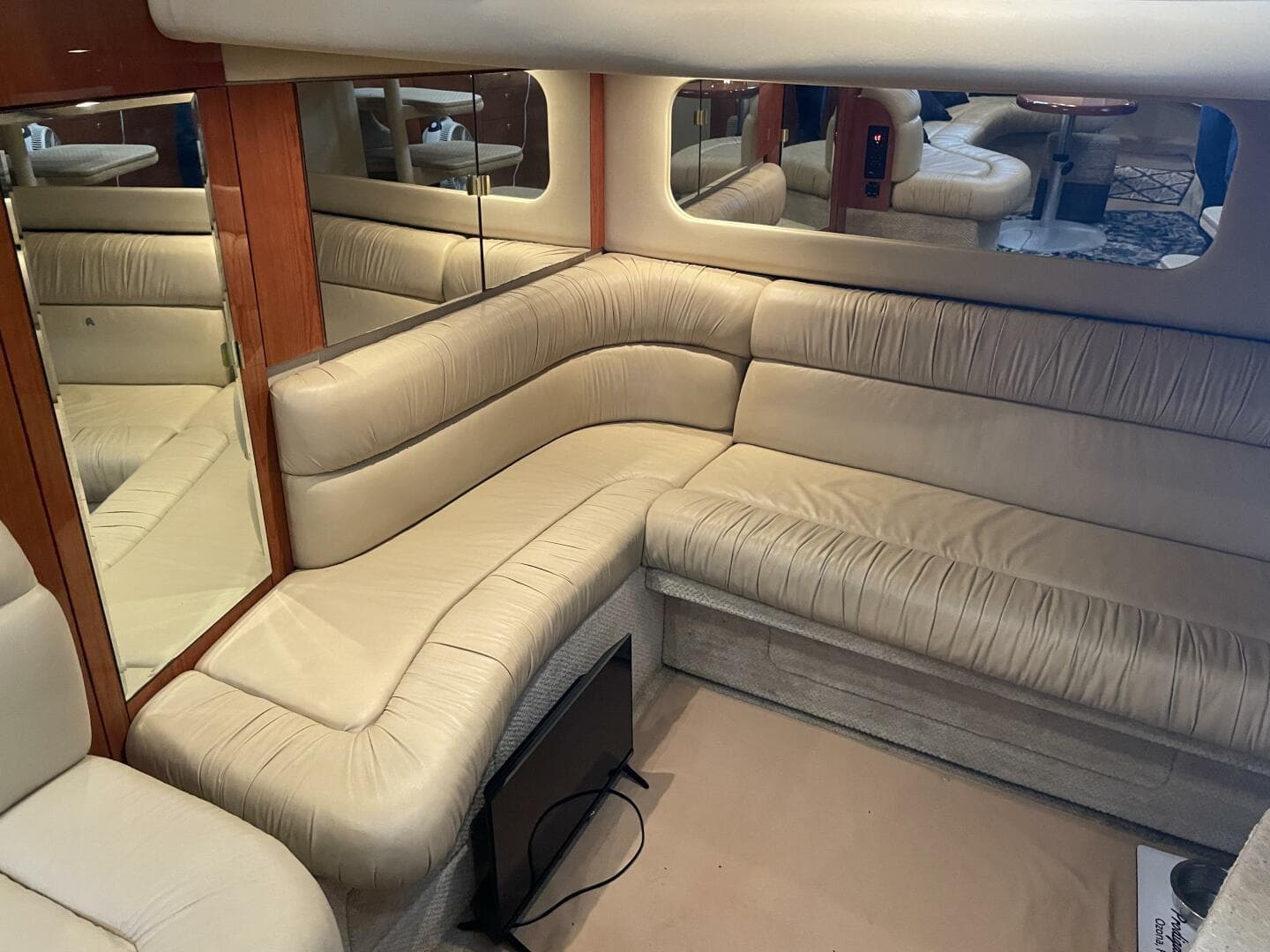 2001 Sea Ray 380 Sundancer — photo 21