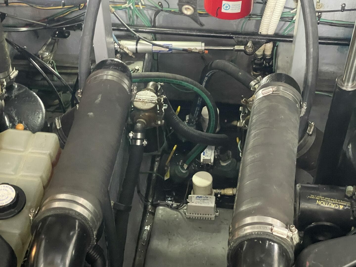 2001 Sea Ray 380 Sundancer — photo 39