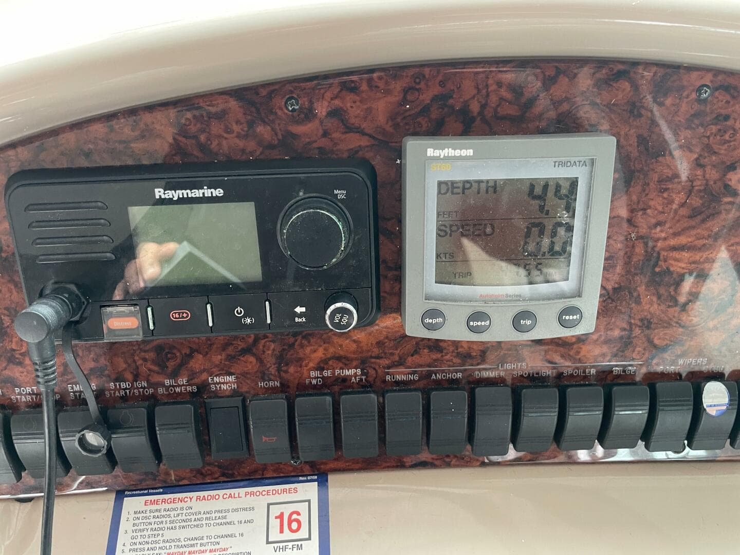 2001 Sea Ray 380 Sundancer — photo 12