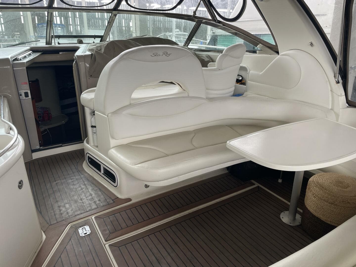 2001 Sea Ray 380 Sundancer — photo 4