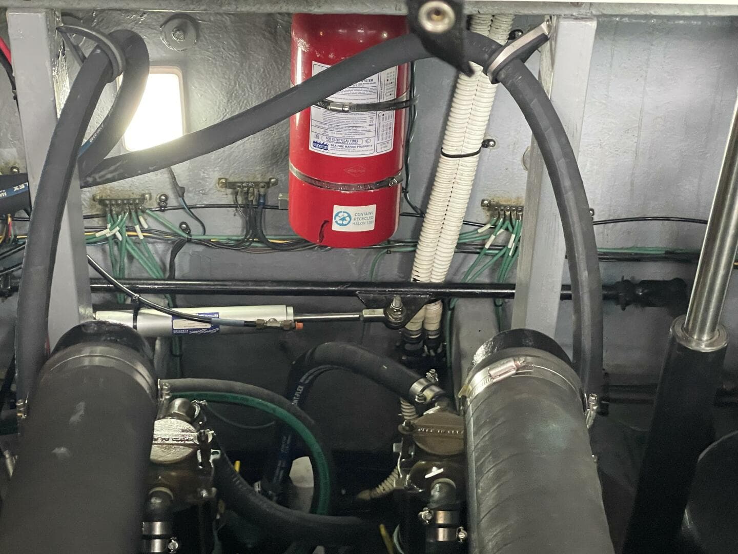 2001 Sea Ray 380 Sundancer — photo 40