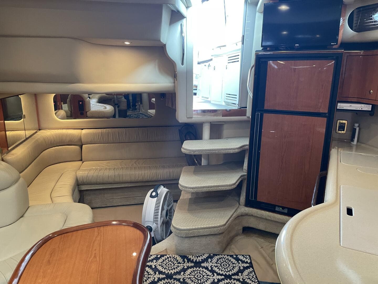 2001 Sea Ray 380 Sundancer — photo 35