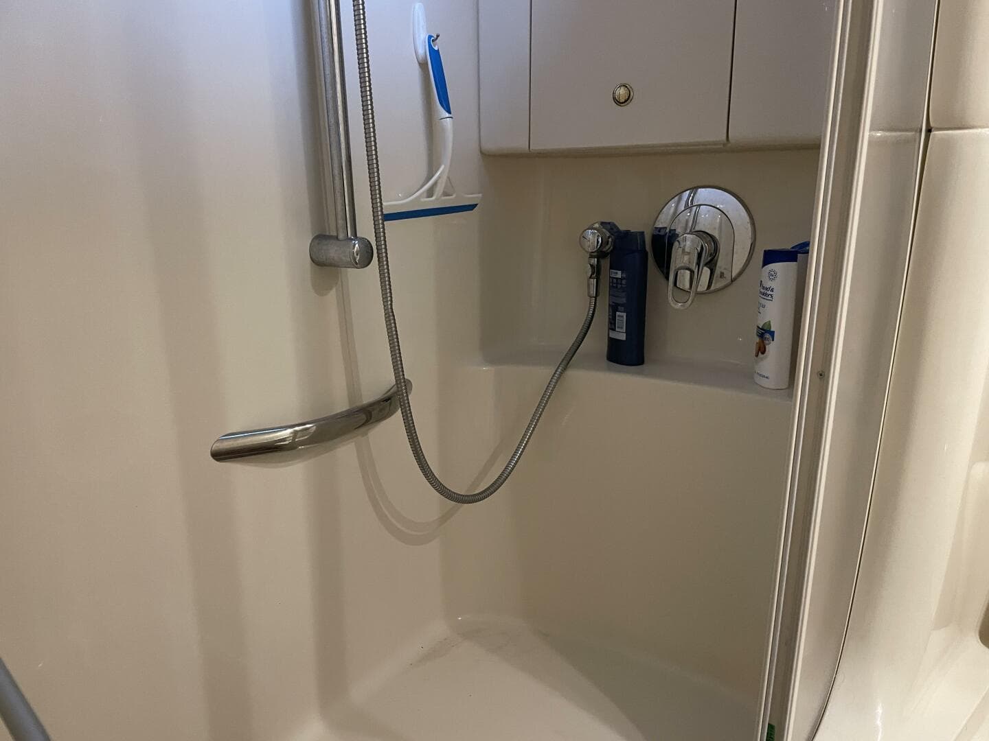 2001 Sea Ray 380 Sundancer — photo 32