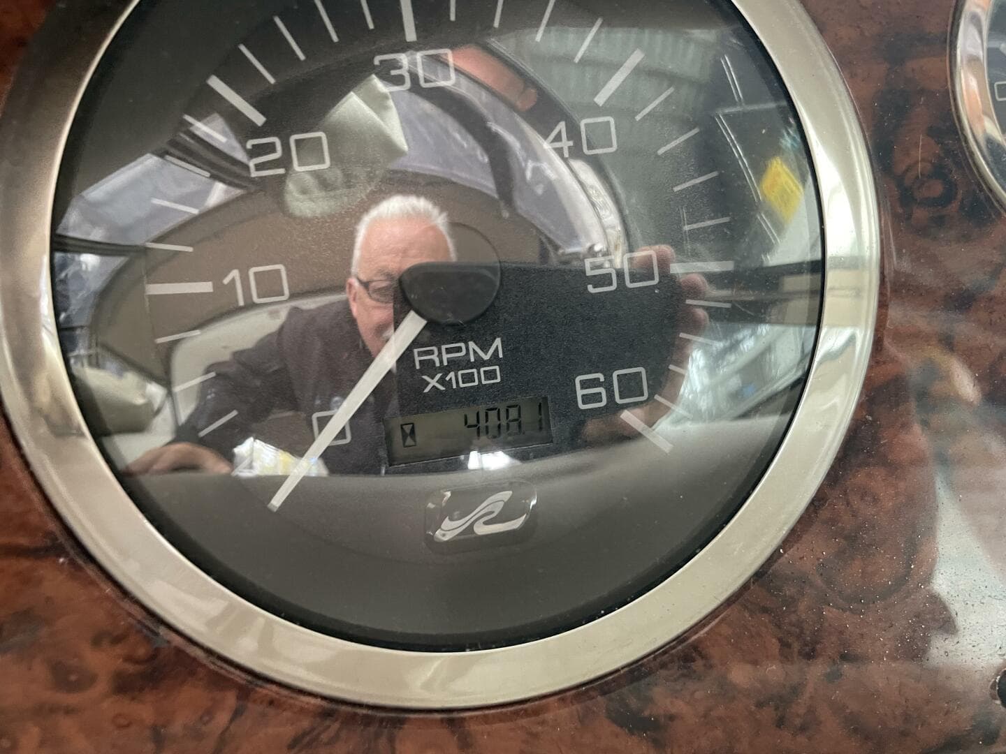 2001 Sea Ray 380 Sundancer — photo 17