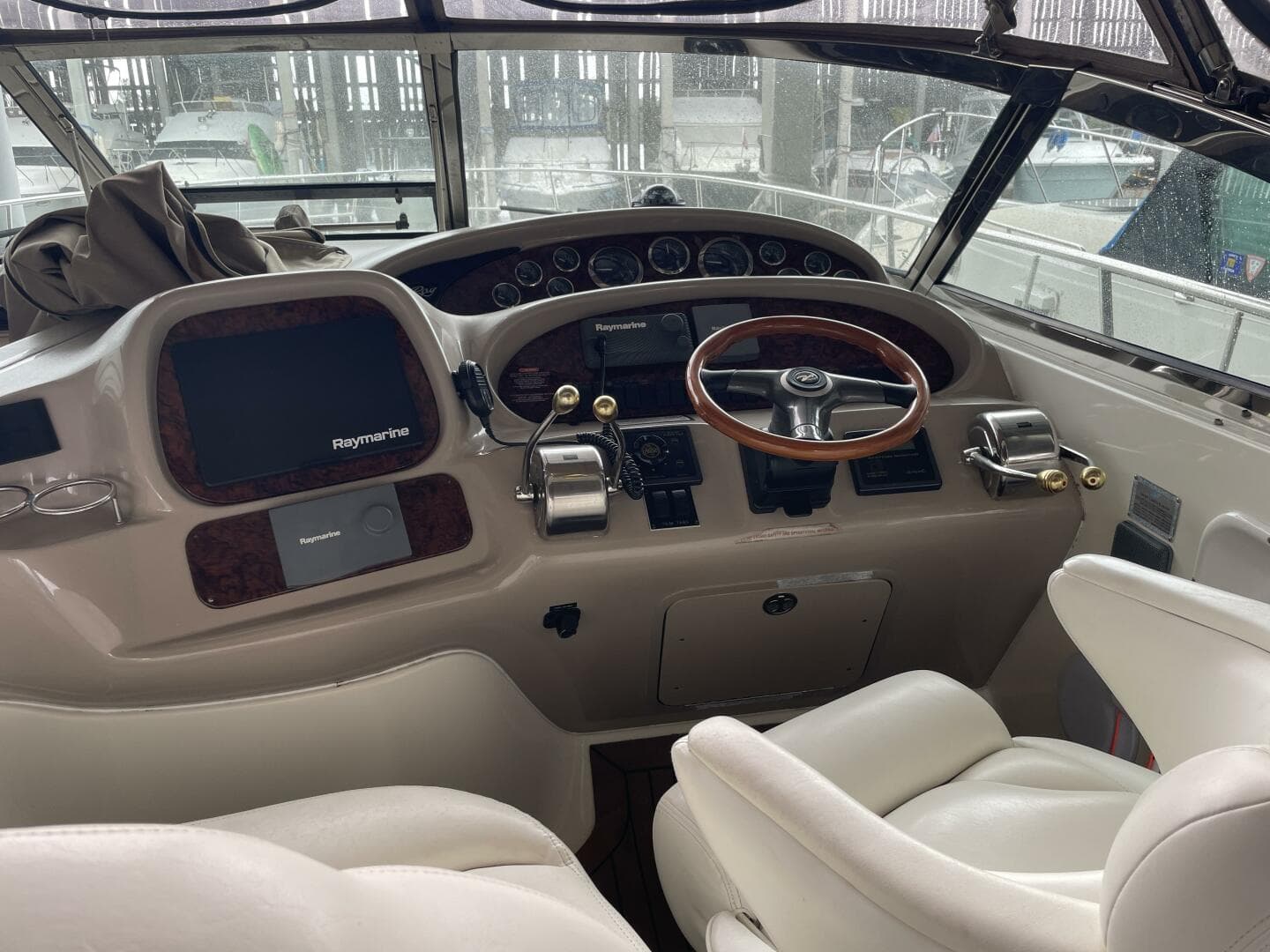 2001 Sea Ray 380 Sundancer — photo 10