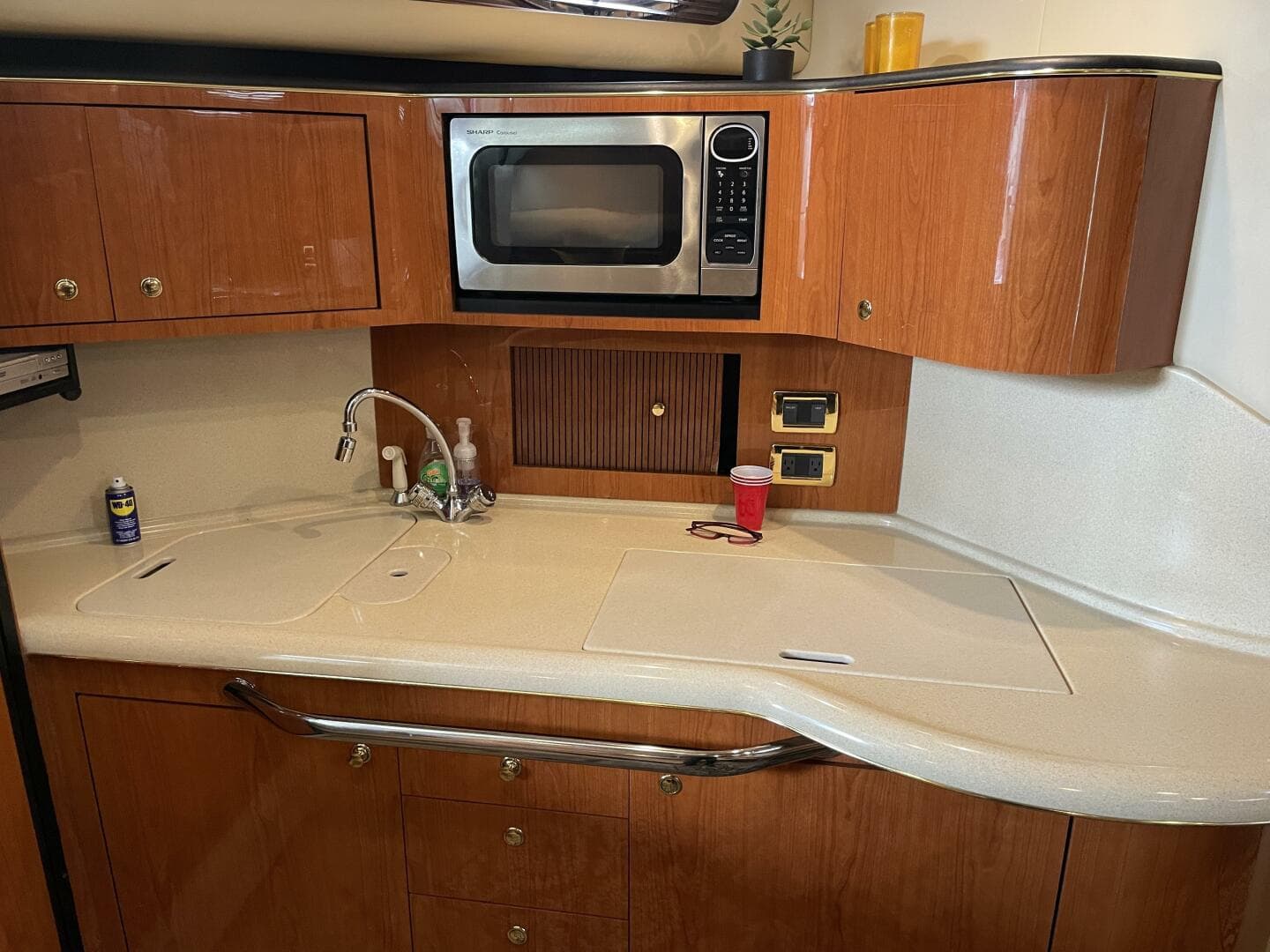 2001 Sea Ray 380 Sundancer — photo 23