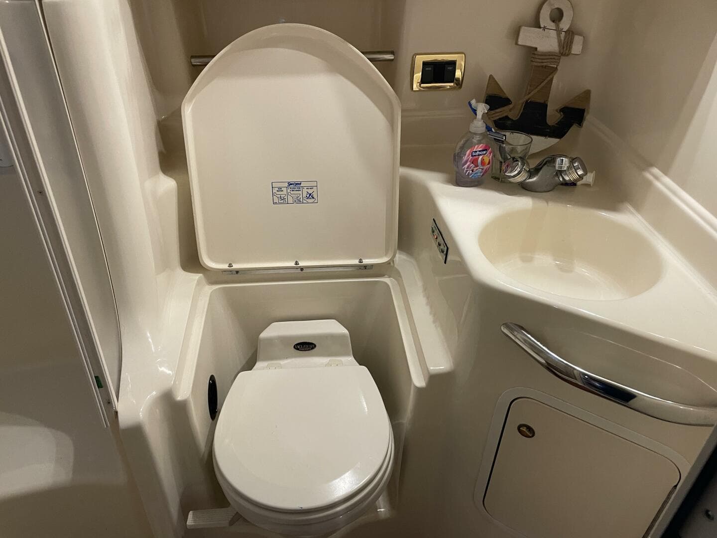 2001 Sea Ray 380 Sundancer — photo 31