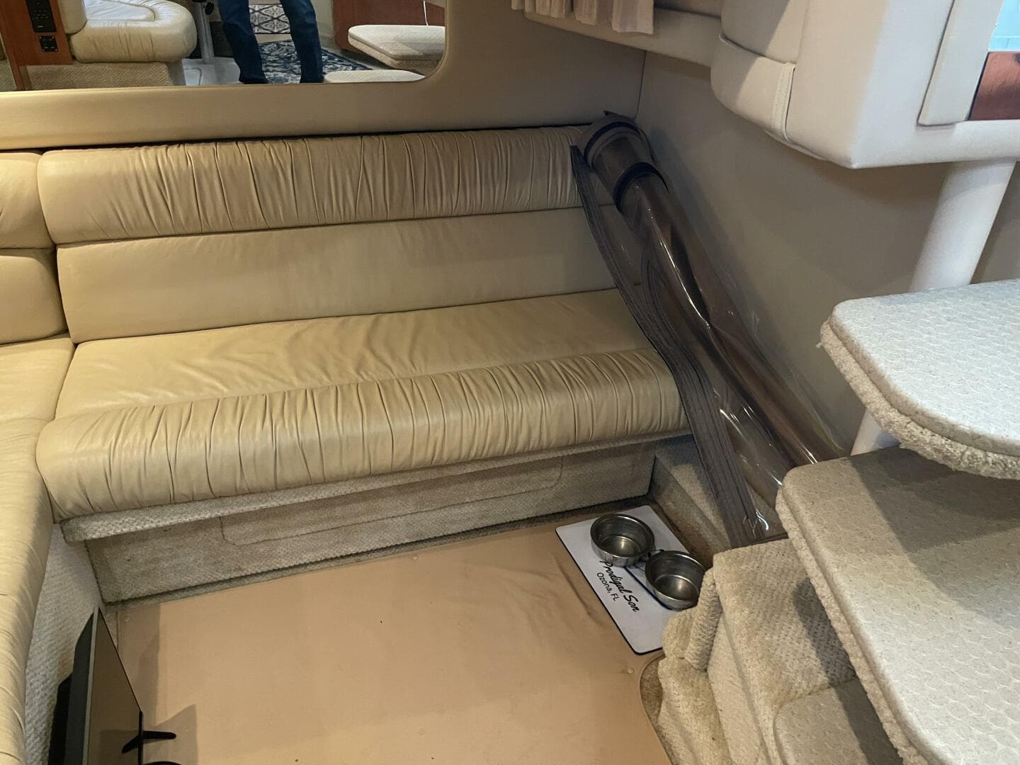 2001 Sea Ray 380 Sundancer — photo 22