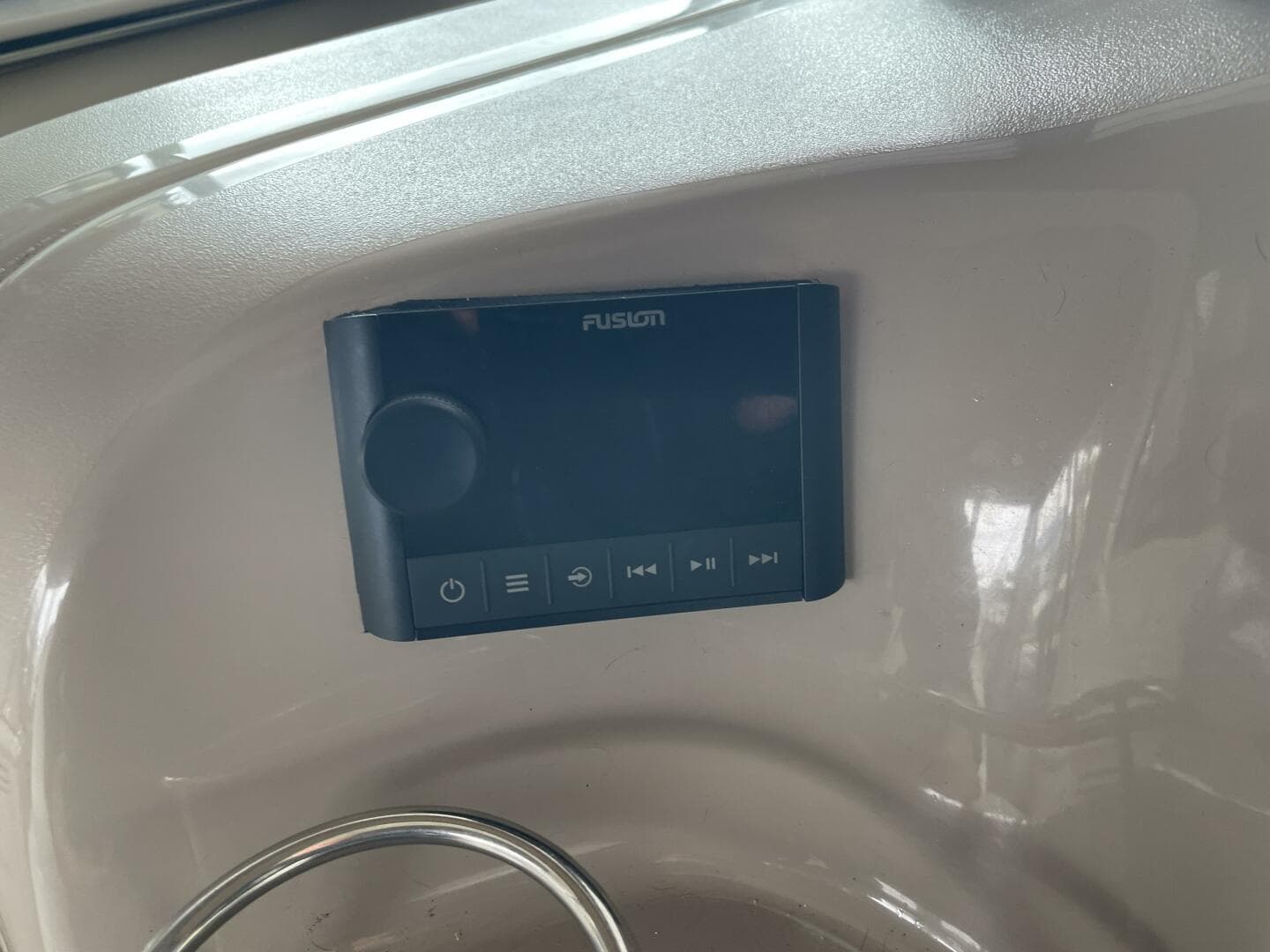 2001 Sea Ray 380 Sundancer — photo 16