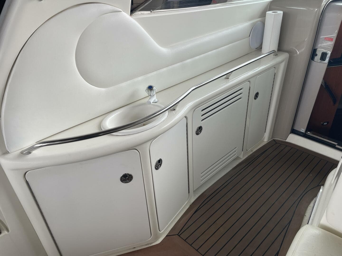 2001 Sea Ray 380 Sundancer — photo 6